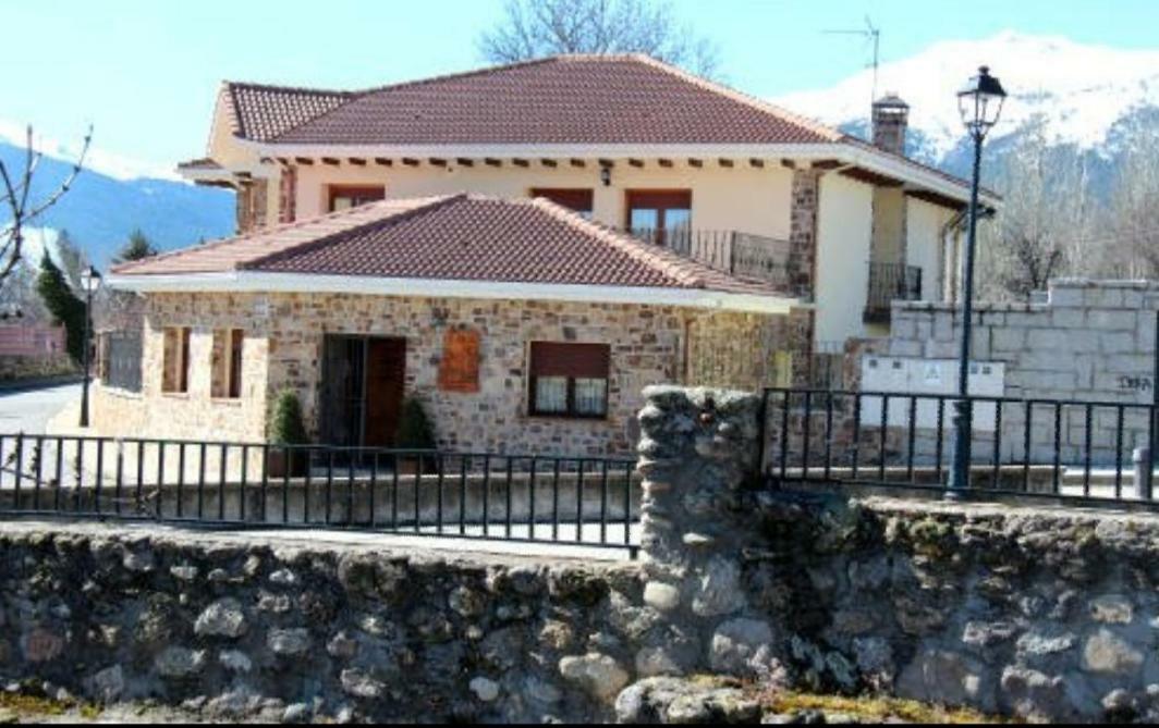 Alojamientos La Abuela Rascafría Exterior photo